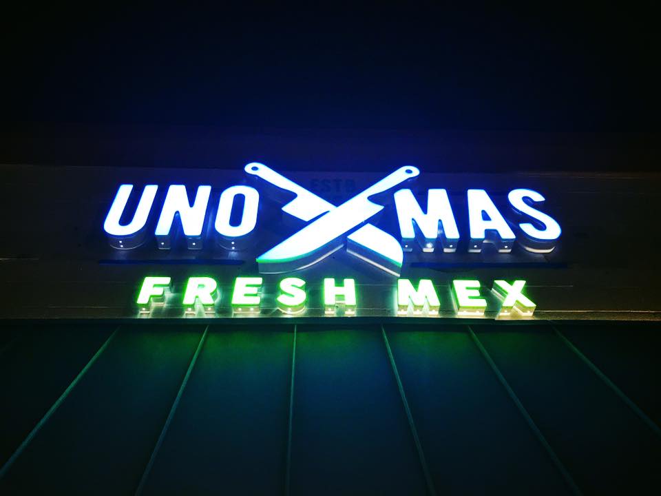 Uno Más logo